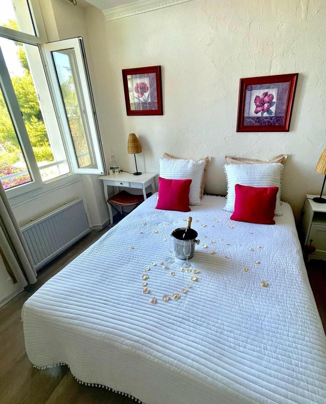 Villa-Chateau Les Terrasses - Tamaris, Plage Des Sablettes, Mer Au Bas De La Propriete لا سين سور مير المظهر الخارجي الصورة